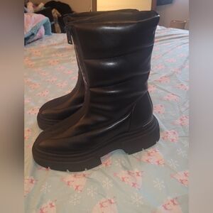 DKNY Fiza Puffer Boots Glossy Streetwear Futuristic NWOT Womens Size 7